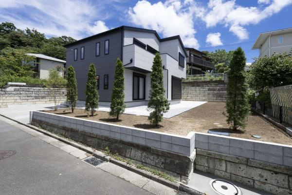 横浜市栄区庄戸１丁目の新築一戸建の前面道路含む現地写真