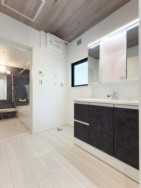 横浜市南区永田東２丁目の新築一戸建の独立洗面台