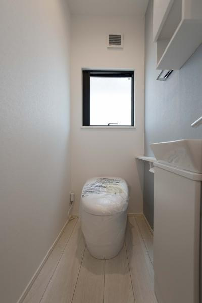 横浜市南区永田東２丁目の新築一戸建のトイレ