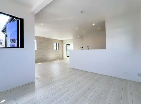 横浜市南区永田東２丁目の新築一戸建の居間・リビング