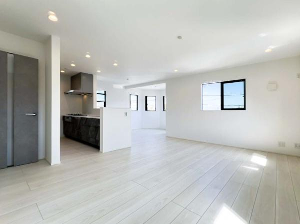 横浜市南区永田東２丁目の新築一戸建の居間・リビング