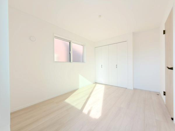 川崎市高津区坂戸３丁目の新築一戸建の洋室|日当たり良好です。寝室にいかがでしょうか？