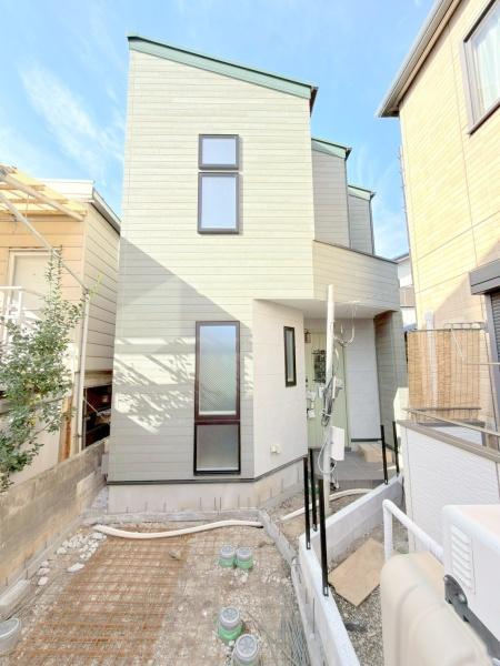 川崎市高津区坂戸３丁目の新築一戸建の前面道路含む現地写真|この家からスタートする「新しいライフスタイル」はご家族にとって大切で貴重な時間。少しでも豊かに、そして快適に…そんな理想の暮らしを叶えてくれるお家になるはずです。
