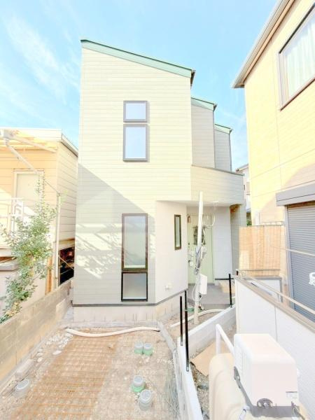 川崎市高津区坂戸３丁目の新築一戸建のその他|正面から見た外観です。ピスタチオグリーンのデザイナーズ住宅です。