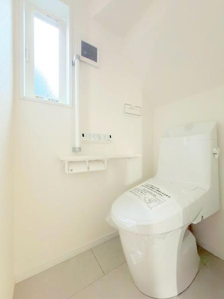 川崎市高津区坂戸３丁目の新築一戸建のトイレ|トイレです。明るくて気持ち良く過ごせそうですね。