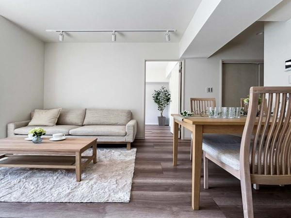 岡野パークハイツの居間・リビング|子供の笑い声やママとパパの楽しい会話、料理をする音や、テレビの音など当たり前の生活が送ることができる幸せ。そんな幸せをこの家で作り上げてみてはいかがですか。