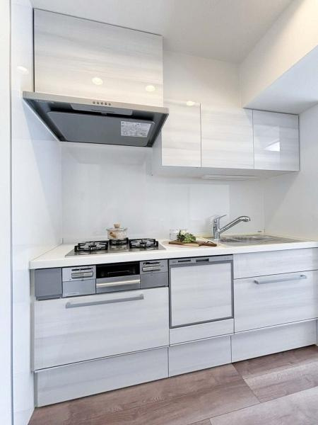 岡野パークハイツのキッチン|毎日使うキッチンだからこそ、食事の準備を楽しい時間に、忙しい時でもスムーズに無駄なく作業できる、お手入れも簡単にできるなど、毎日を楽しくするキッチンスペース。
