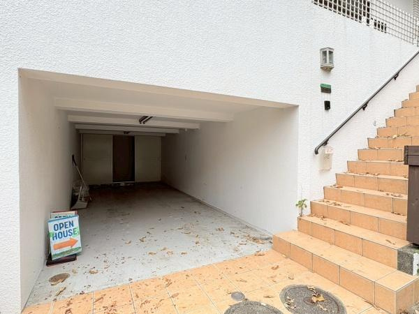 横浜市青葉区美しが丘３丁目の中古一戸建の駐車場|カースペースです。お車の他に自転車等も駐輪可能です。
