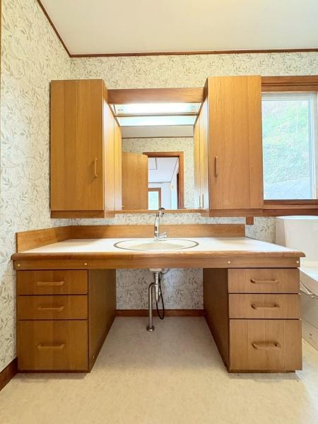 横浜市青葉区美しが丘３丁目の中古一戸建の独立洗面台|洗面室です。