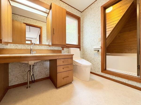 横浜市青葉区美しが丘３丁目の中古一戸建の独立洗面台|2階洗面室です。