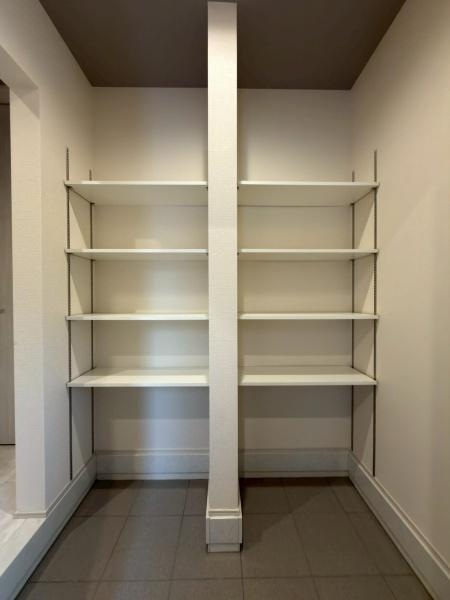 横浜市金沢区高舟台２丁目の新築一戸建の収納|シューズクロークです。シューズボックスと別にあるのが嬉しいですよね。