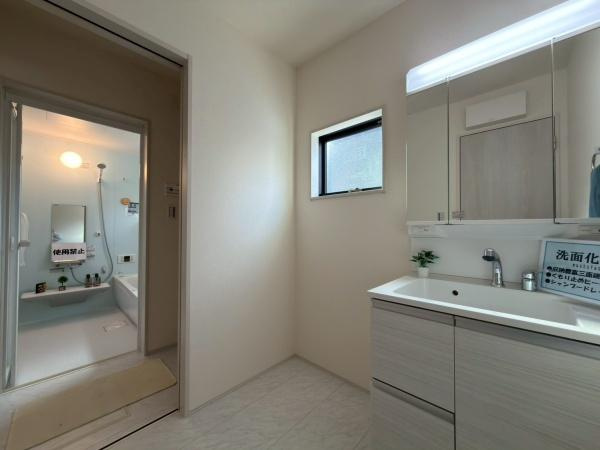 横浜市金沢区高舟台２丁目の新築一戸建の独立洗面台|洗面室です。