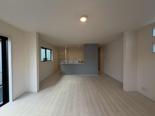 横浜市金沢区高舟台２丁目の新築一戸建の居間・リビング
