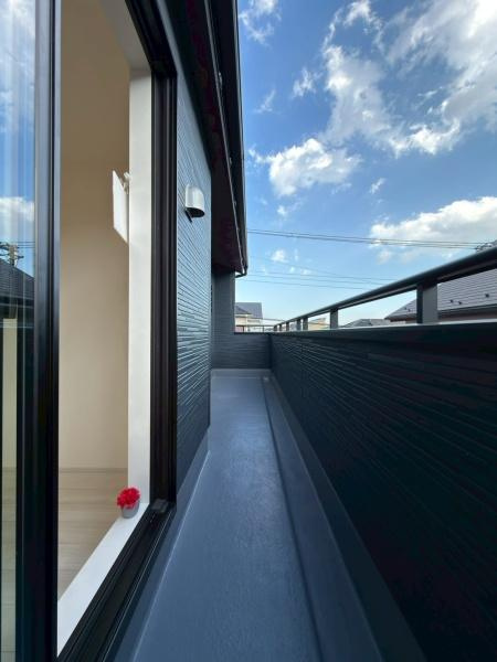 横浜市金沢区高舟台２丁目の新築一戸建のバルコニー|青空が冴え渡るバルコニーです。