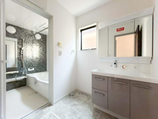 横浜市栄区犬山町の新築一戸建の独立洗面台