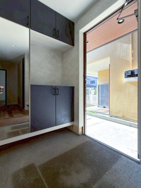 横浜市栄区犬山町の新築一戸建の玄関