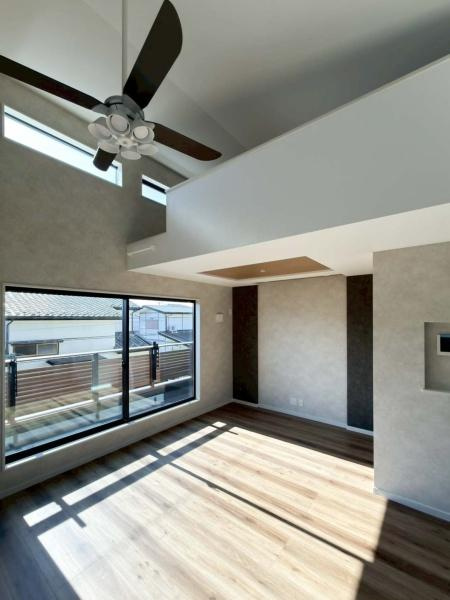 横浜市栄区犬山町の新築一戸建の居間・リビング