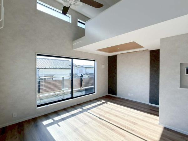 横浜市栄区犬山町の新築一戸建の居間・リビング