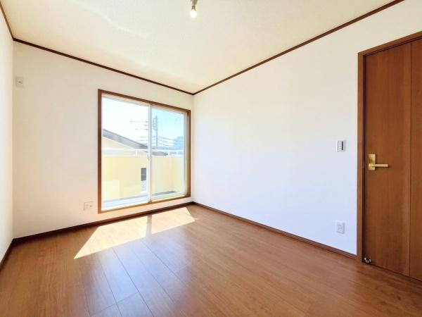 藤沢市西富２丁目の中古一戸建の寝室