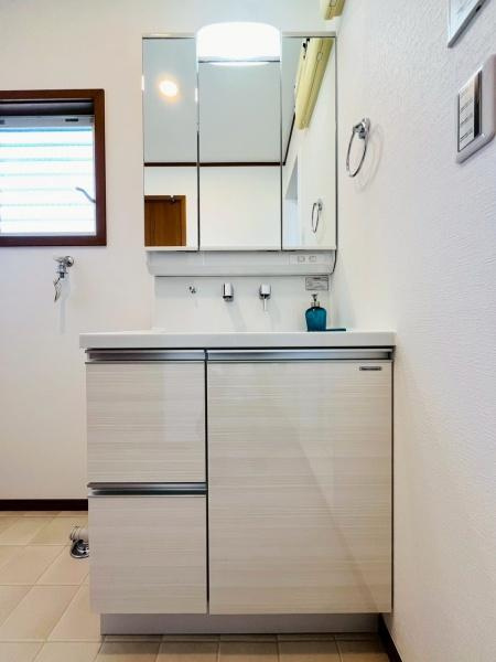 藤沢市西富２丁目の中古一戸建の独立洗面台