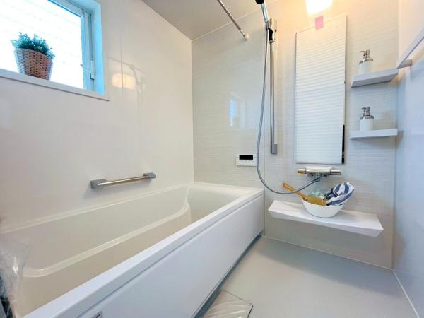 藤沢市西富２丁目の中古一戸建の浴室