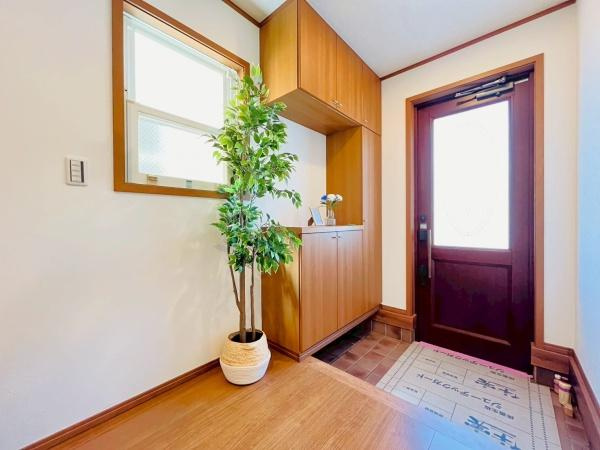 藤沢市西富２丁目の中古一戸建の玄関