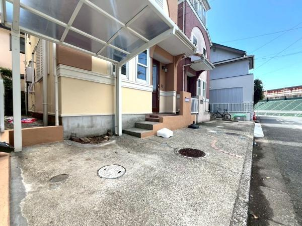 藤沢市西富２丁目の中古一戸建の駐車場