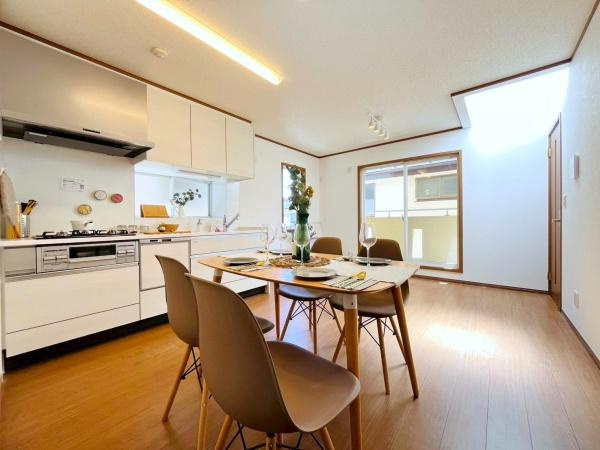 藤沢市西富２丁目の中古一戸建の居間・リビング