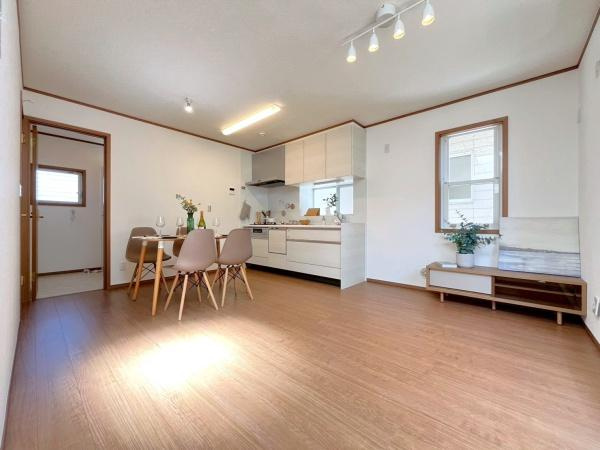 藤沢市西富２丁目の中古一戸建の居間・リビング