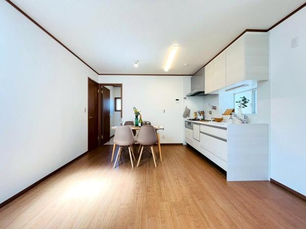 藤沢市西富２丁目の中古一戸建の居間・リビング