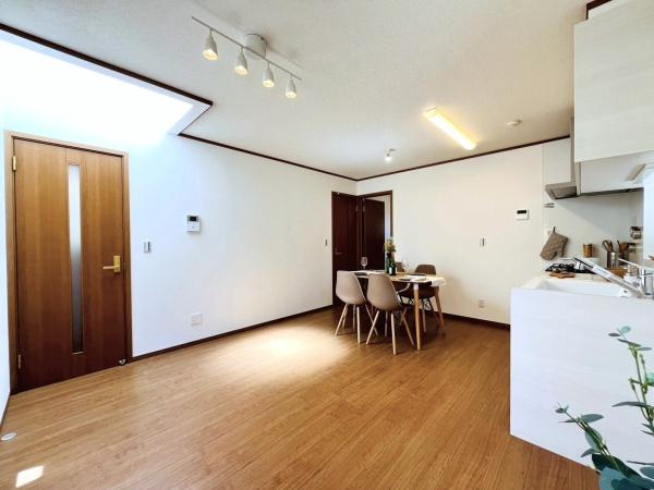 藤沢市西富２丁目の中古一戸建の居間・リビング