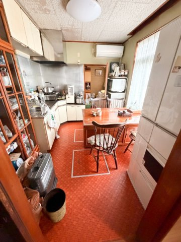 富塚町住居付店舗の内装