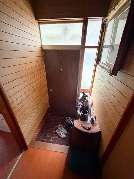 富塚町住居付店舗の内装