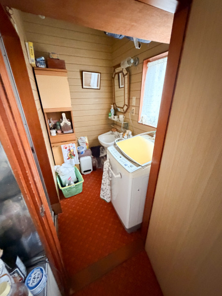 富塚町住居付店舗の内装
