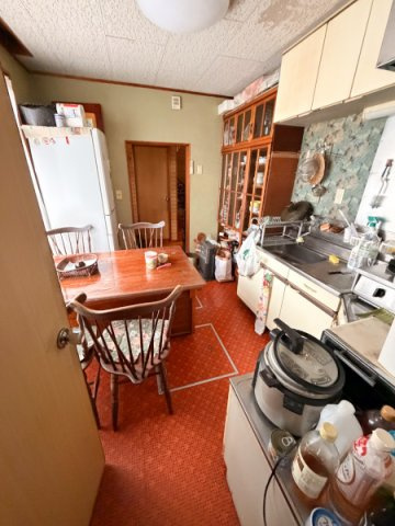 富塚町住居付店舗の内装