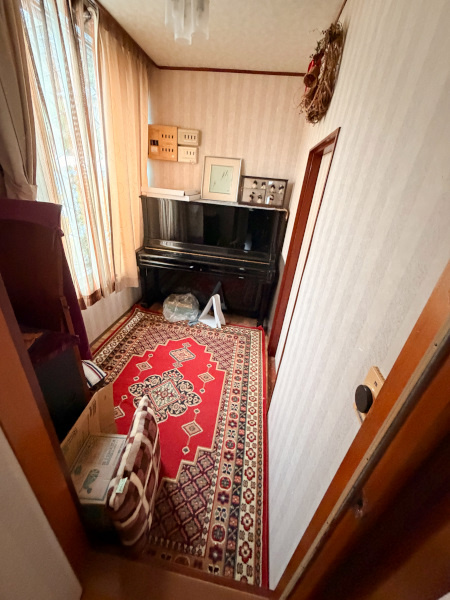 富塚町住居付店舗の内装