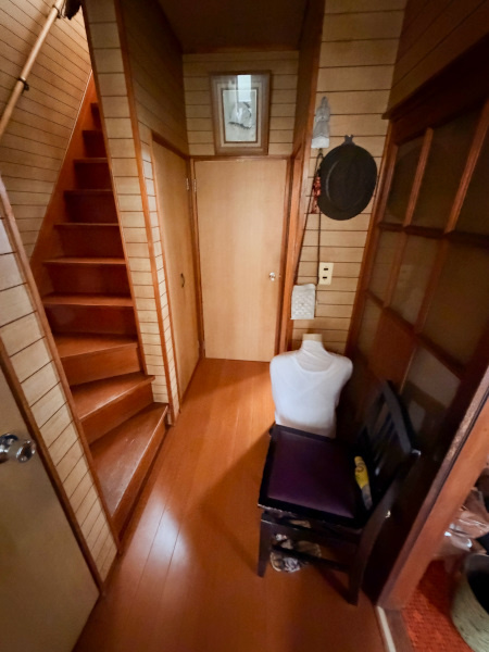 富塚町住居付店舗の内装