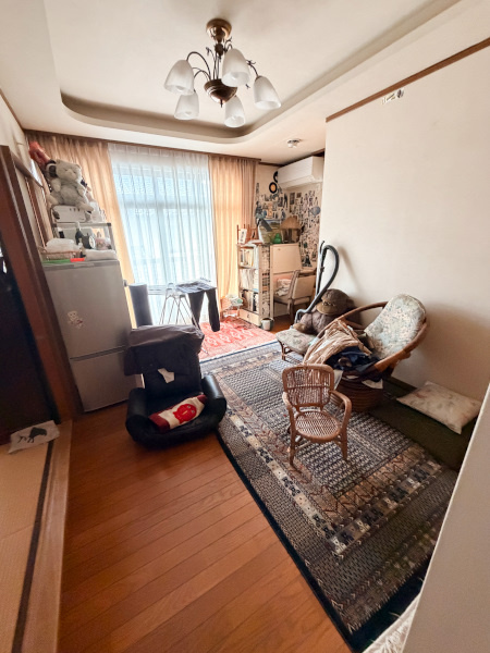 富塚町住居付店舗の内装