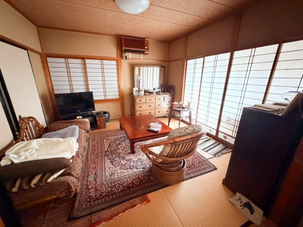 富塚町住居付店舗の内装