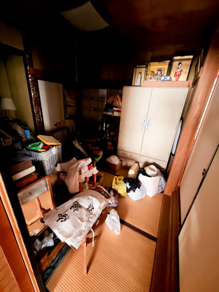 富塚町住居付店舗の内装