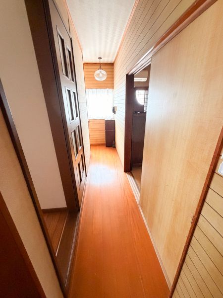 富塚町住居付店舗の内装