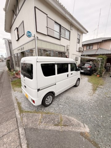 富塚町住居付店舗の駐車場