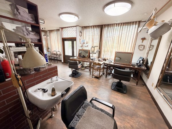 富塚町住居付店舗の内装