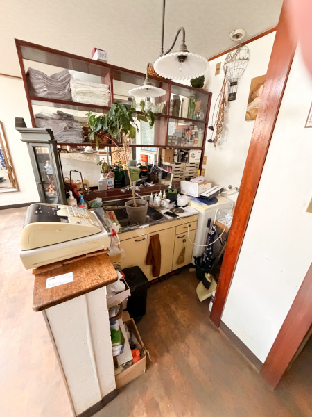 富塚町住居付店舗の内装