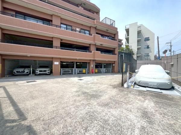コスモヒルズ永田山王台の駐車場