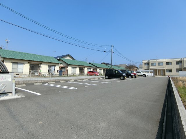 ラ・カンパネラ　新開の駐車場