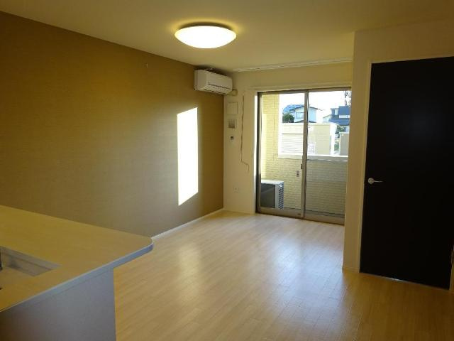 ラ・カンパネラ　新開の居間・リビング