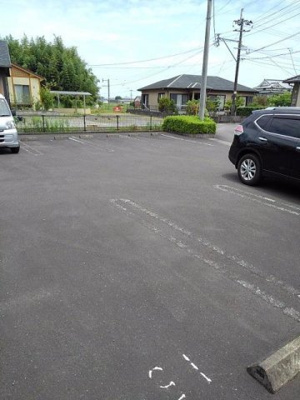 【駐車場】 | プリムローズヴィラＤ | 車をお持ちの方に嬉しい駐車場付きの物件です