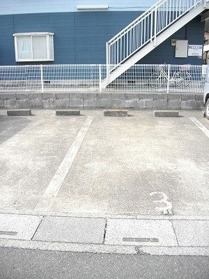 エルディムセキネの駐車場