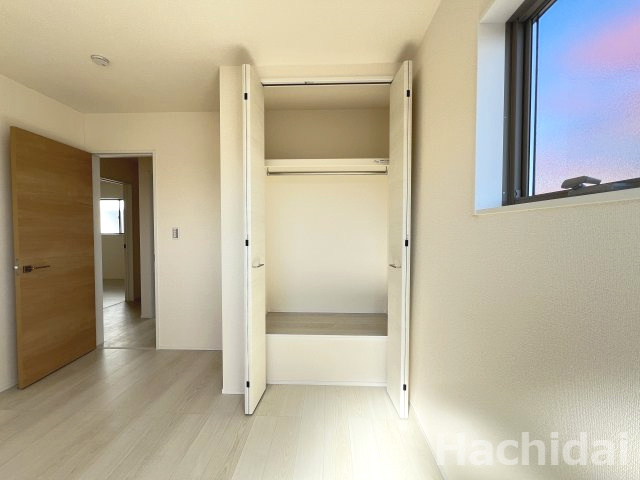 碧南市霞浦町2期　新築一戸建の収納|南側6.44帖洋室　クローゼット